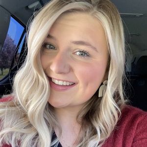 Meet your Posher, Chloe